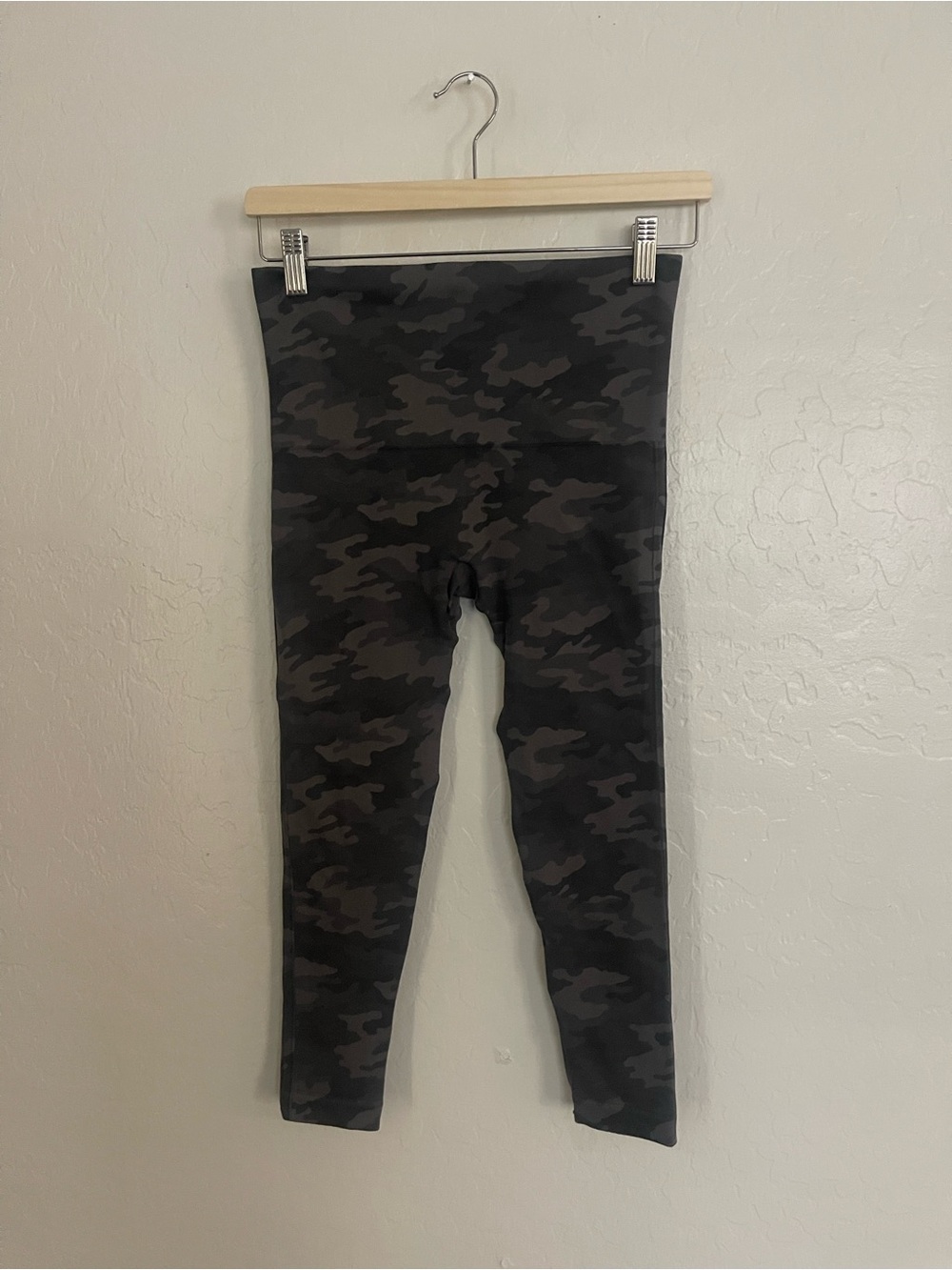 Spanx Leggings Green Camo Cropped Look At Me Now Seamless Leggings M